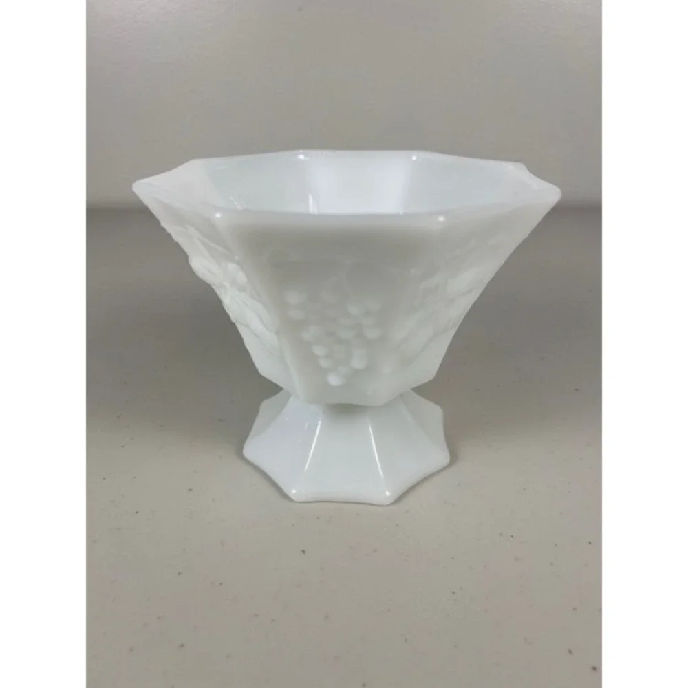 Westmoreland Milk Glass Paneled Grape Footed Compote Bowl‎ White Octagonal 4.5in